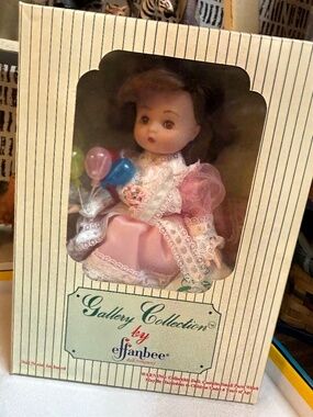 Effanbee Gallery Collection happy birthday doll, new